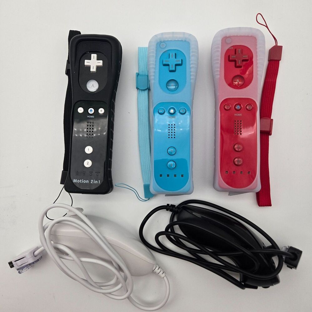 3 Remote Controllers 2 Nunchuks Non-OEM Aftermarket Powers On AS-IS